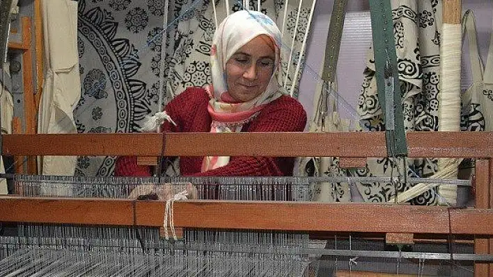 Yöresel dokuma ve taş baskı tek geçim kaynakları