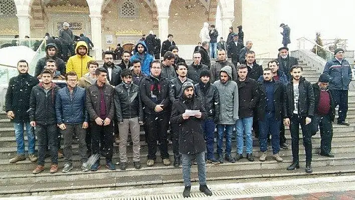 ÜNİAK'lı gençler Halep saldırılarını protesto etti