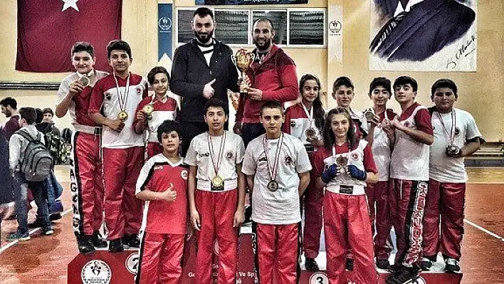 Kick Boks Kulüpler Ligi'nden 3'lük kupası