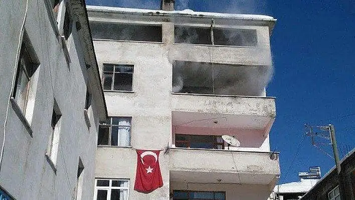 Köylüler yangını el birliğiyle söndürdü