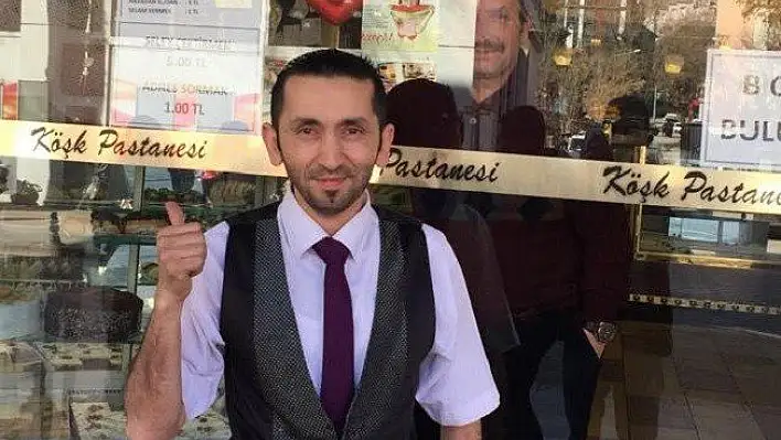 Selfie çektirenden para alıyor