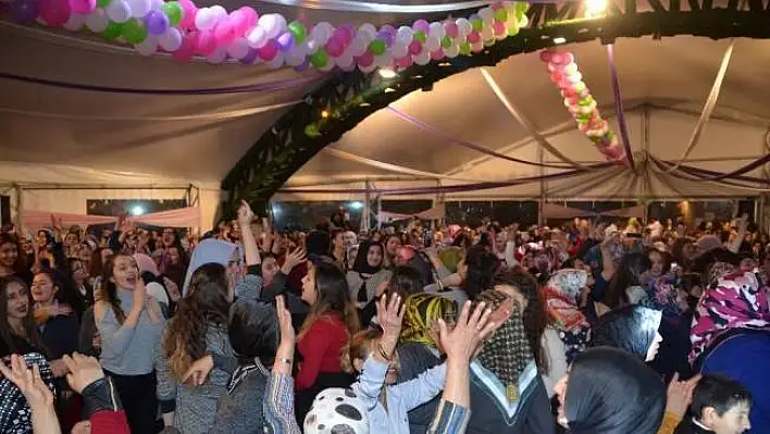 Kadınlar 8 Mart'ta hem eğlendi, hem kazandı