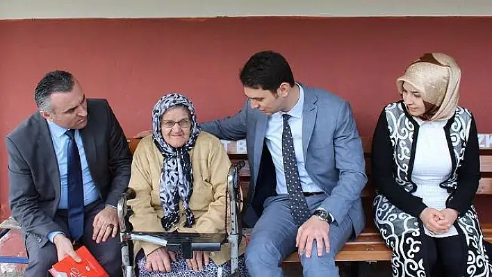 Kaymakam Acar'dan yaşlılara ziyaret