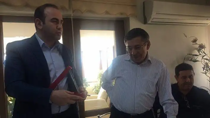 10 yıl görev yaptığı hastaneye veda etti