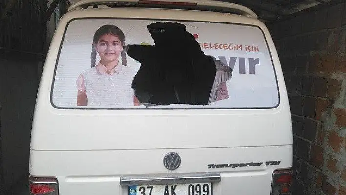 CHP'nin referandum aracına çirkin saldırı
