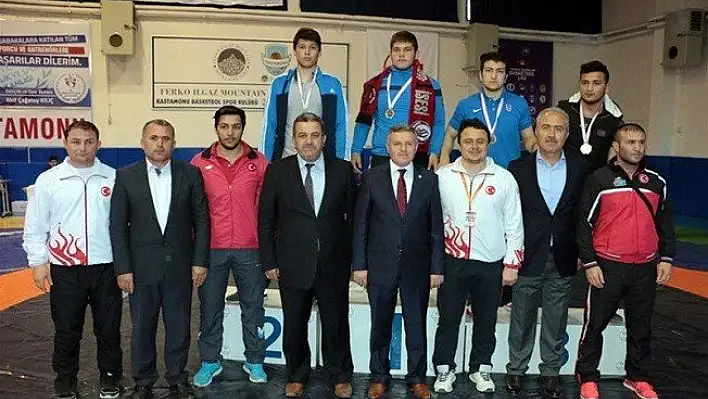 Güreş'te madalyalar sahiplerini buldu