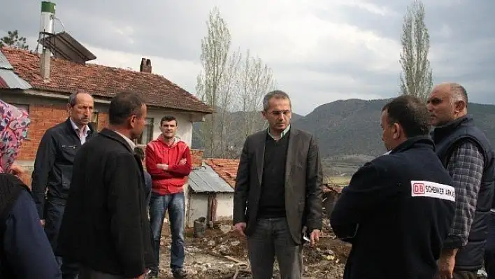 Kaymakam Pişkin, evi yanan aileyi ziyaret etti