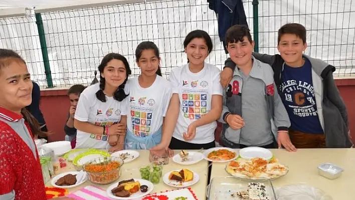 Hanönü'de yatılı okuyan öğrenciler yararına kermes düzenlendi