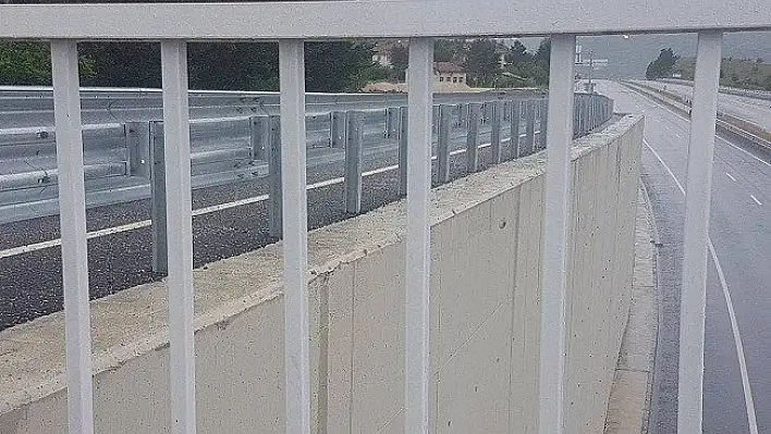 Ilgaz'da köprü korkulukları kazaya davetiye çıkarıyor