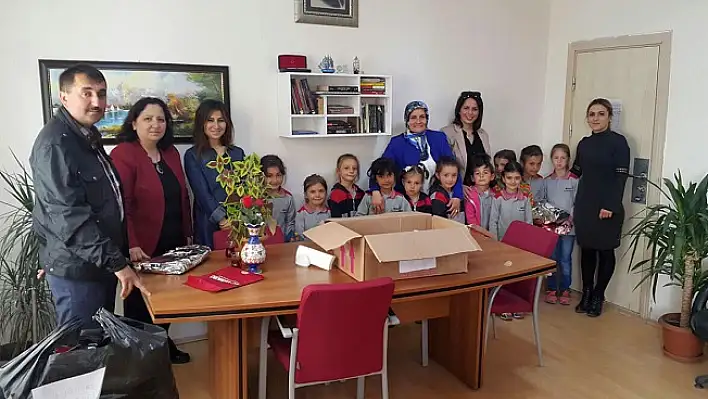 Kastamonu Kadın Derneği'nden minik ellere yardım