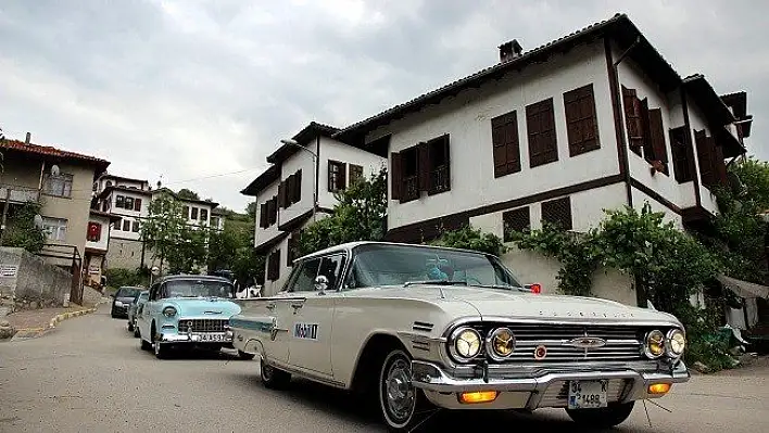 Klasik araçlar Safranbolu ile buluştu