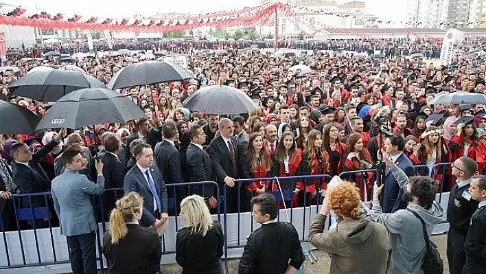 Kurtulmuş'tan öğrencilere 'elif gibi dik olun' nasihati