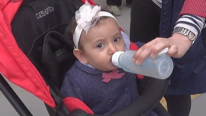 Şekerli süt, süt dişlerini tehdit ediyor 