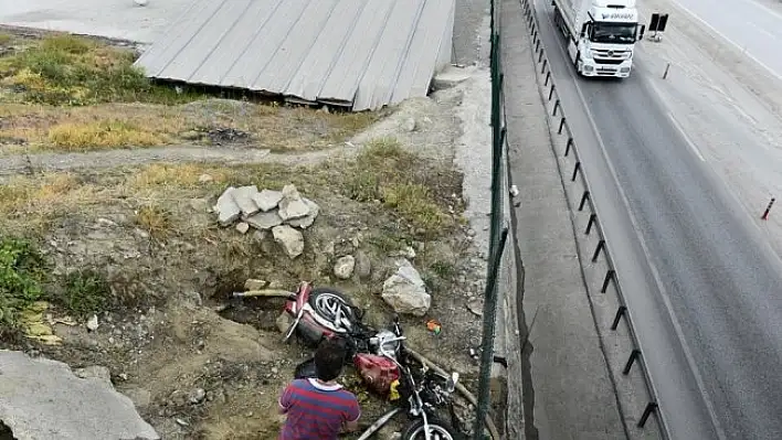 Motosikletle otomobil çarpıştı: 1 yaralı