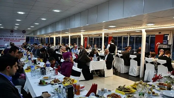 Vali Karadeniz, ilk iftarını şehit yakınları ile açtı