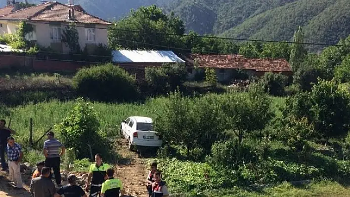Bayrama giden aile kaza yaptı: 4 yaralı