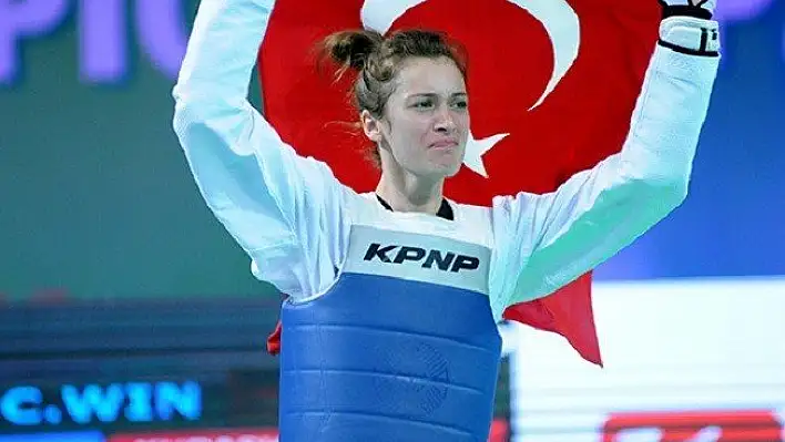 Bir Dünya Şampiyonluğu daha! Zeliha Ağrıs