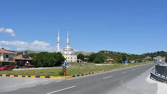 Mezarlığa giderken otomobilin çarptığı yaşlı kadın öldü