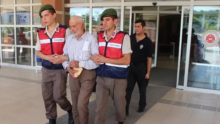 Oğlunu ve torununu küfür ettiği için öldürmüş