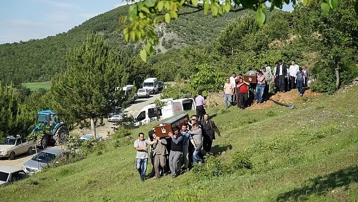 Silahlı saldırıda ölen baba ile oğlu, yan yana toprağa verildi