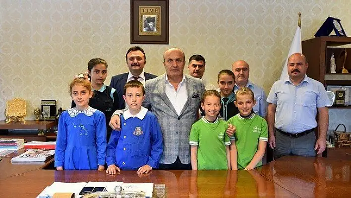 Taşköprü Belediyesi, dereceye girenleri ödüllendirdi