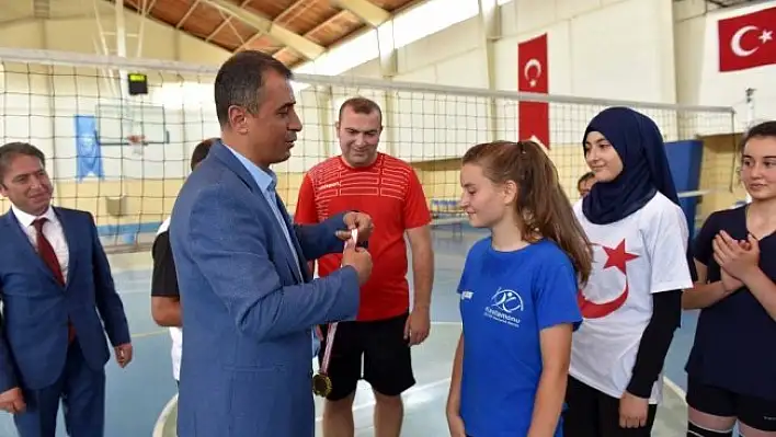 15 Temmuz etkinliklerinde dereceye giren sporculara madalya verildi