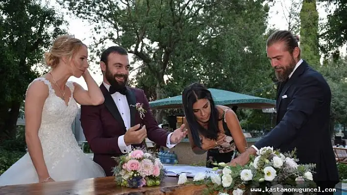 Ünlü çift dünya evine girdi!