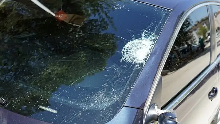 Karşıya geçmek isteyen kadına otomobil çarptı: 1 ölü