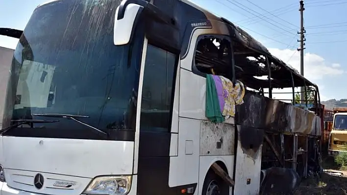46 yolcunun bulunduğu otobüs alev alev yandı