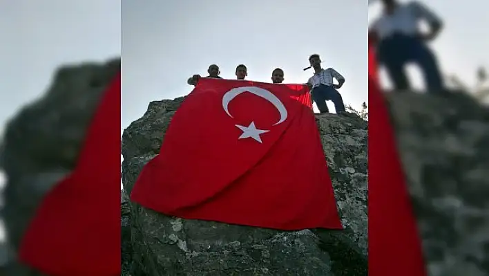 Kastamonulu gençler, Şehit Eren Bülbül'ü zirveye bayrak dikerek andı