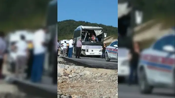 Hafriyat kamyonu ile otobüs çarpıştı: 5 yaralı
