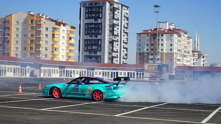 Kastamonu'da drift gösterileri nefes kesti