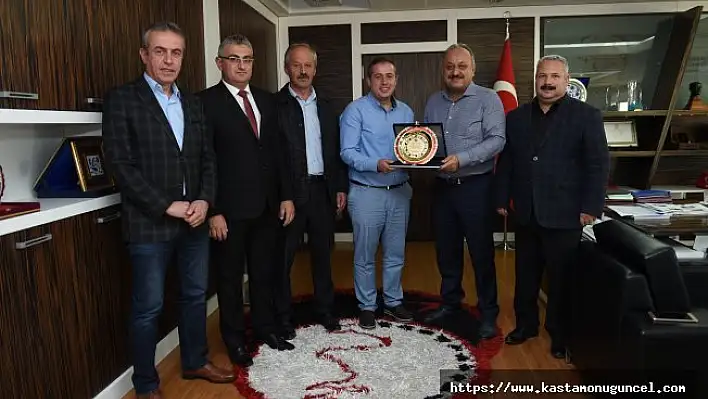 Duyarlı otobüs şoförüne, Başkan Babaş'tan plaket!