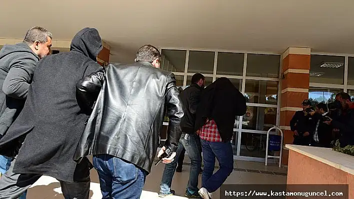 Eşini öldüren koca ile babası tutuklandı