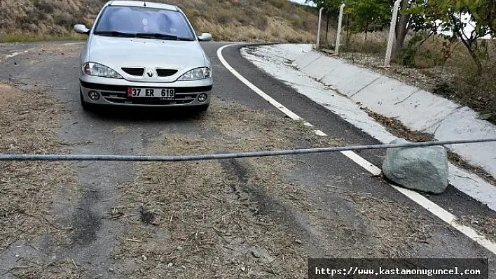 &quotTapulu arsam" dediği köy yolunu demir borularla kapattı.