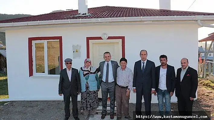 Tosya Kaymakamlığı ihtiyaç sahibi aileye ev yaptı