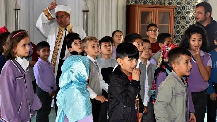 Tosyalı öğrenciler soruları ile imamı terletti