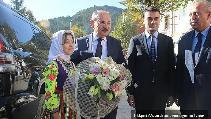 Vali Karadeniz Azdavay'ı ziyaret etti