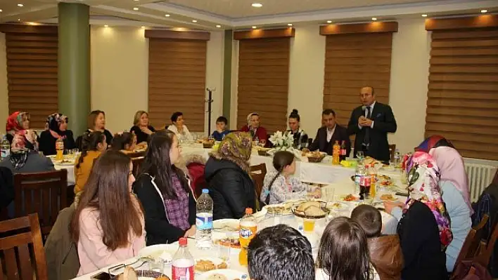 Başkan Arslan, yüzme kursuna katılan bayanlarla bir araya geldi