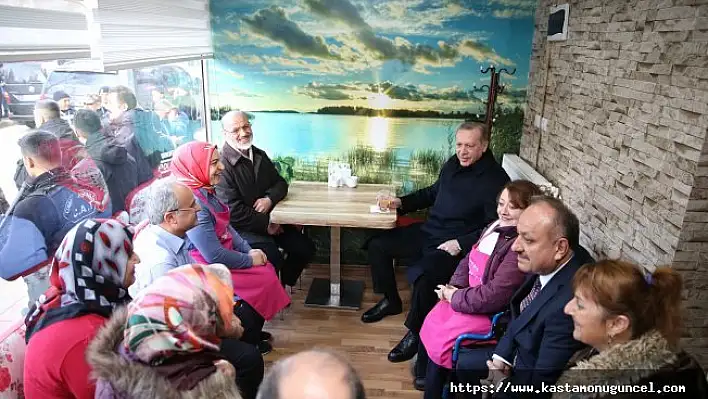 Erdoğan, kendisine ikram etmek isteyen esnafı geri çevirmedi