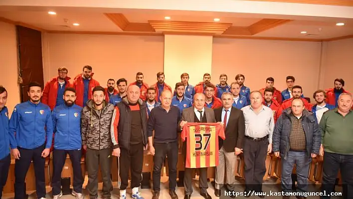 Taşköprüspor Yönetimi ve Sporcuları, Başkan Arslan'ı ziyaret etti