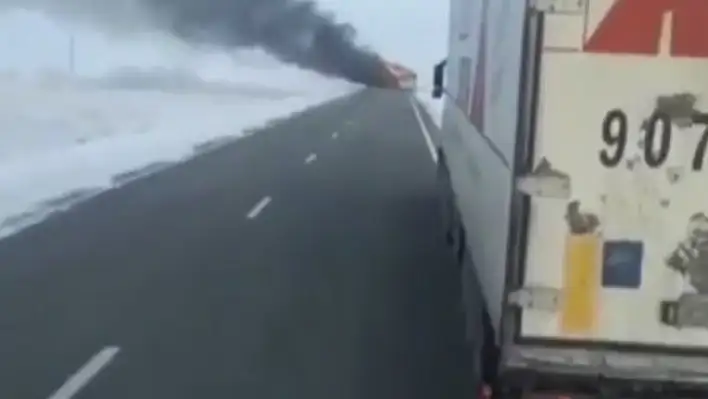 Kazakistan'da otobüs alev aldı: 52 ölü