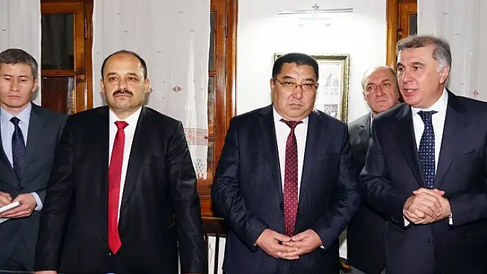 Kırgızistanlı Vali Türkiye'ye et ihracatı için geldi