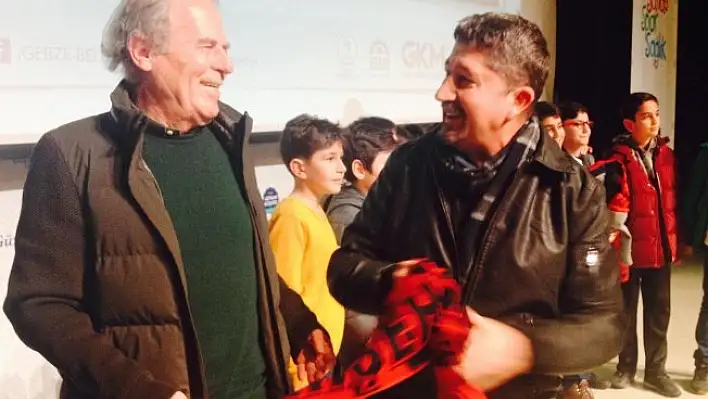 Mustafa Denizli'den Rıdvan Şükür'e imzalı futbol topu