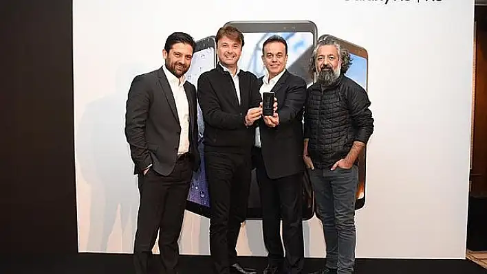 Samsung, Galaxy A8 ve A8 Plus'ı tanıttı