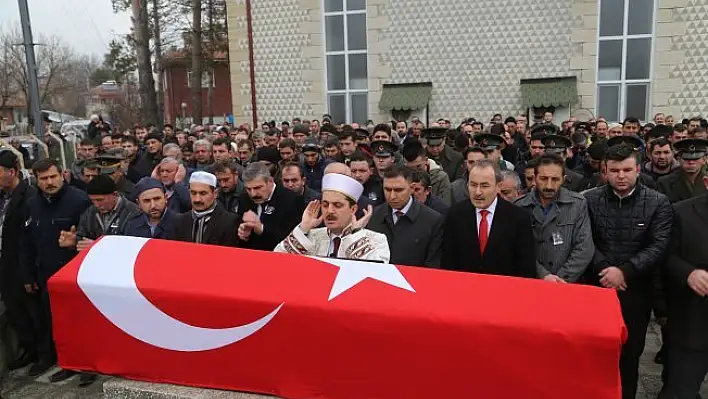 Vatani görevini yaparken kanser teşhisi konulan er vefat etti