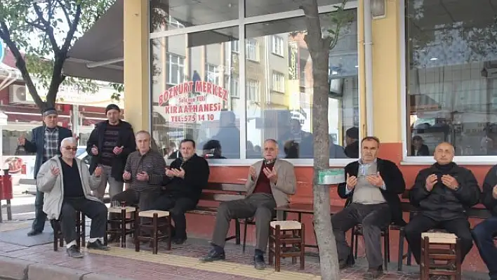 Belediye hoparlörlerinden Mehmetçik için dua ediliyor