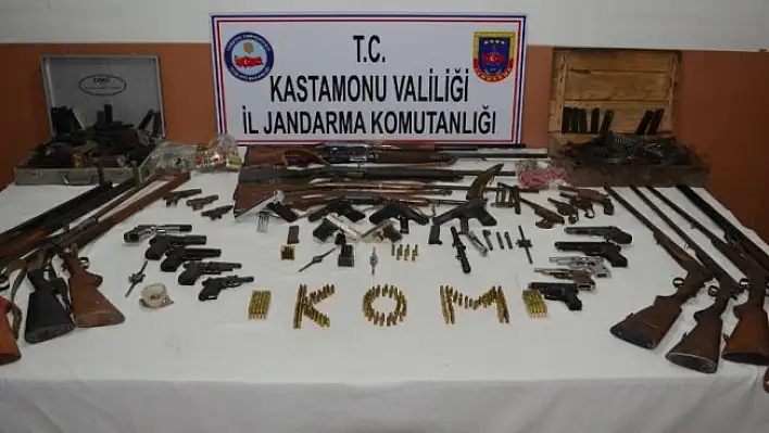 Jandarma, mühimmat deposu ve çok sayıda silah ele geçirdi