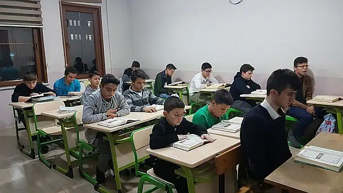 Kur'an kursu öğrencilerinden Zeytin Dalı Harekatı'na destek