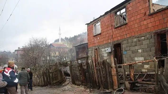 Küre'de çıkan yangında bir ev kullanılamaz hale geldi